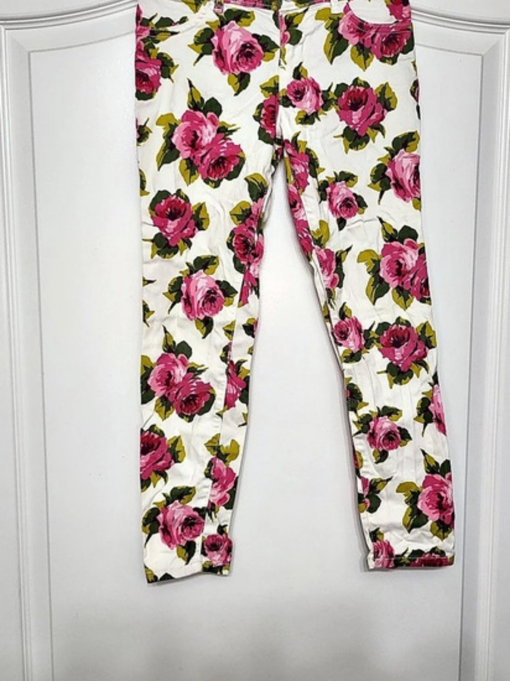 PLACE Floral Skinny Jeans in White & Pink Size 8